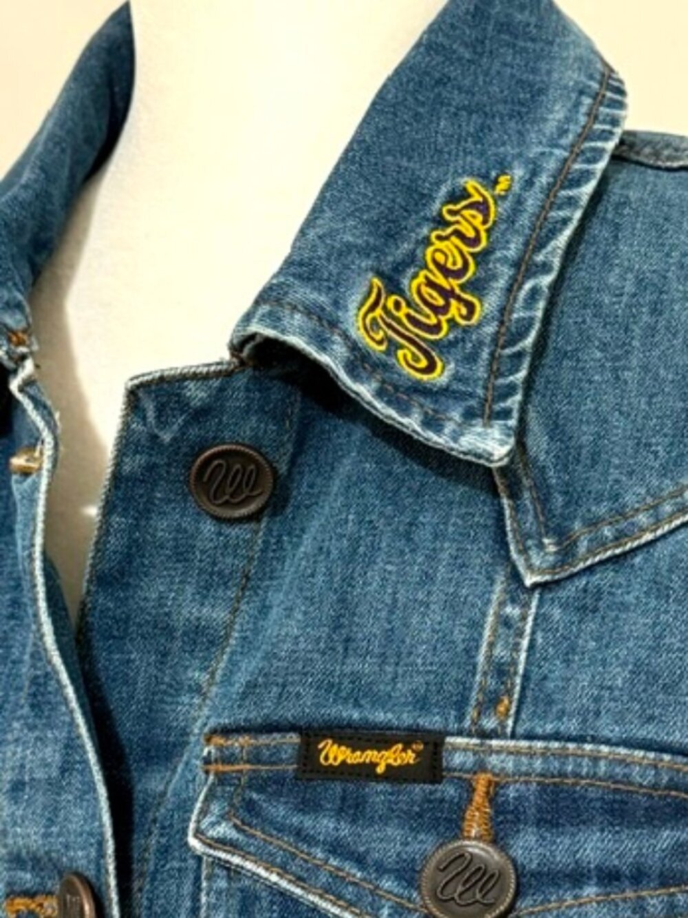 Wrangler Retro Denim Jean Jacket Louisiana State University LSU Tigers Size L - Picture 2 of 5